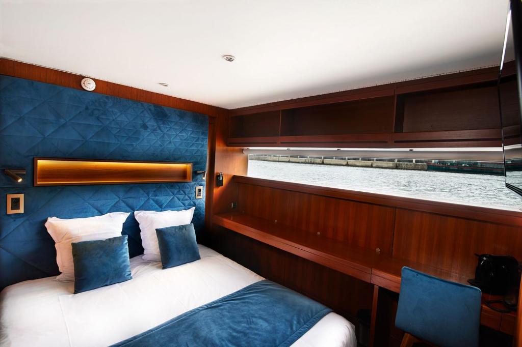 VIP Paris Yacht Hotel